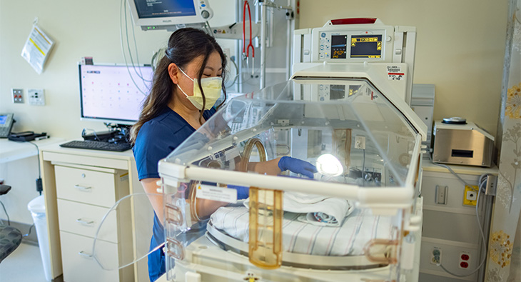 Nursing working in a simulation lab
