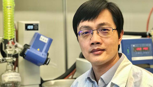 Professor Yuanpei Li in laboratory