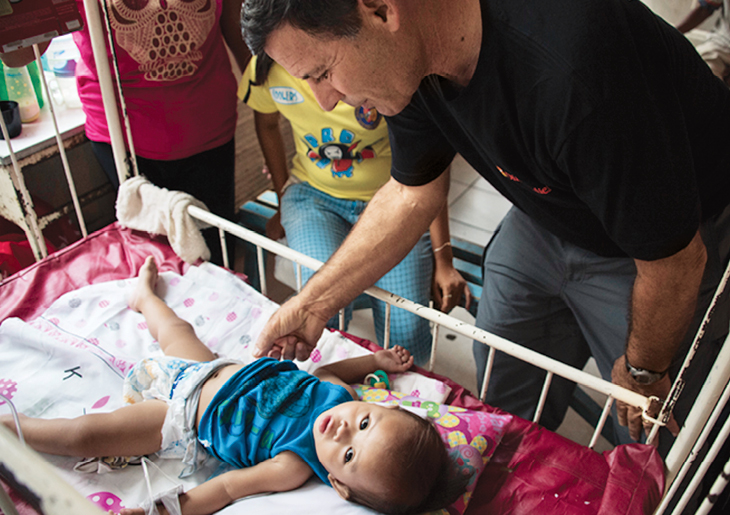 Doug Gross (M.D., ’90) provided care for children in a local church after Typhoon Haiyan struck the Philippines.