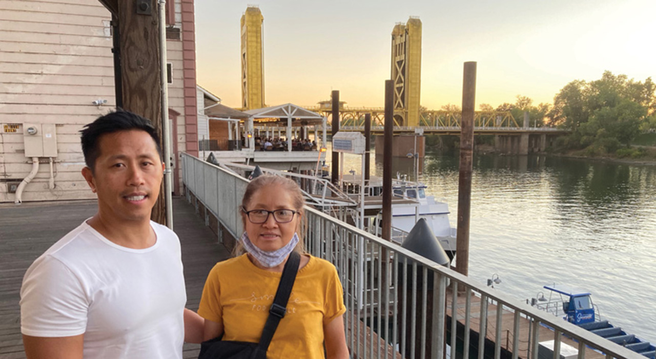 Duy Nguyen with his mother in Sacramento.