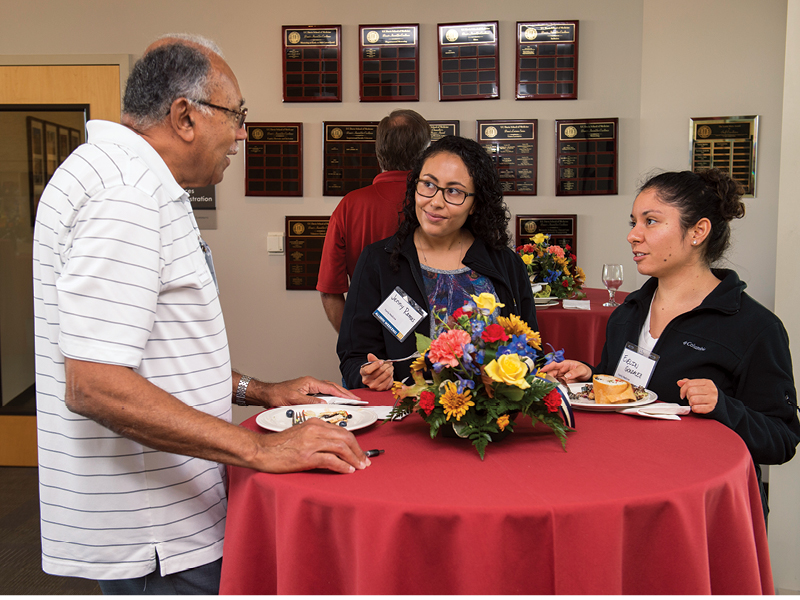 Orel Knight (M.D., ’77) shares wisdom with current medical students at Friday’s “speed mentoring” lunch.