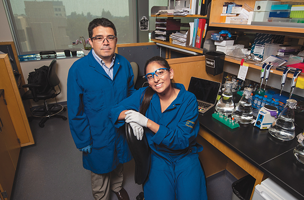 Luis Carvajal-Carmona and student Sienna Rocha in the genetics lab