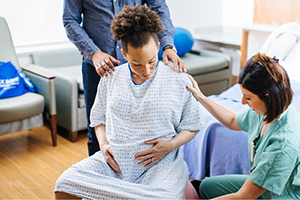 Pregnant woman and nurse