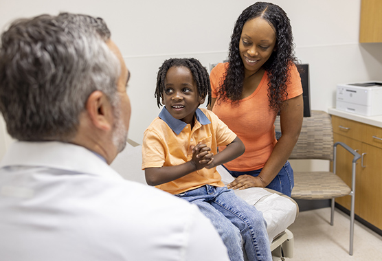 Young child and mother talking with a doctor about hirschsprung disease.