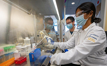 Researchers Phung Thai (left) and Padmini Sirish were part of a research team seeking stem cell solutions to heart failure care. 