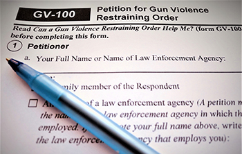 Las órdenes de restricción de violencia armada pueden ser un recurso efectivo para prevenir la violencia.  
