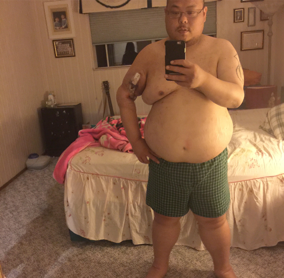 Wilson Du taking a selfie in his bedroom mirror