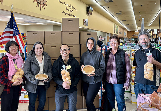 Hospice team volunteers time to provide Thanksgiving meals.