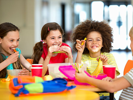 children eating lunch at a cafeteria table