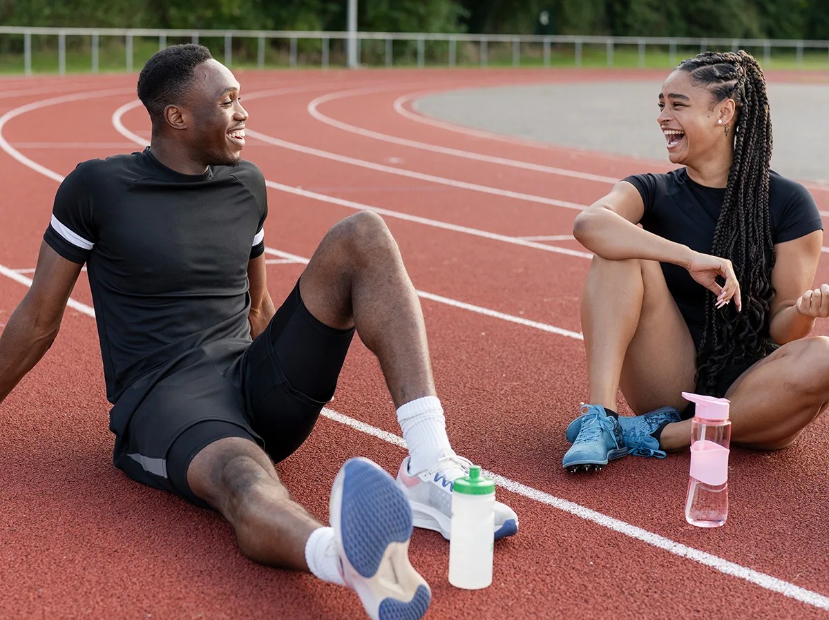 runners sitting on track