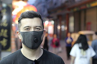man wearing pollution mask with filter