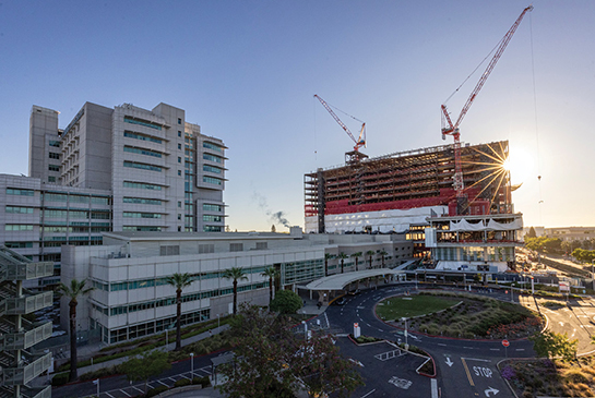The California Tower with UC Davis Medical Center’s main entrance to the left.
