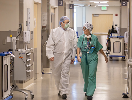 Mark Rosenblatt and Diana Farmer walking through the Children&rsquo;s Surgery Center.