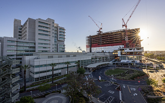 The California Tower with UC Davis Medical Center’s main entrance to the left.