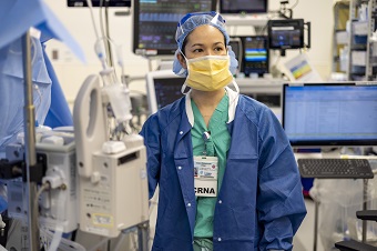 CRNAs working in operating room
