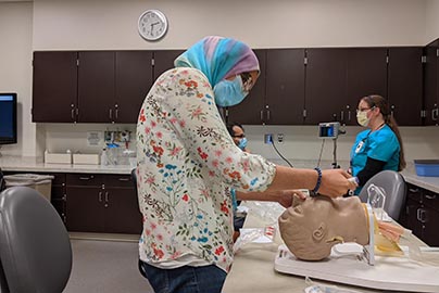 Residents learn by working with simulation mannequins.