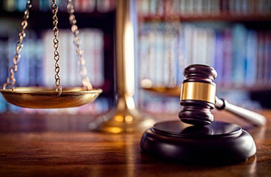 Image of a scale and gavel