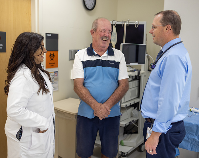 2 doctors talking to a patient
