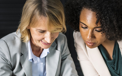 Two women talking. (C) Pixabay. All rights reserved.