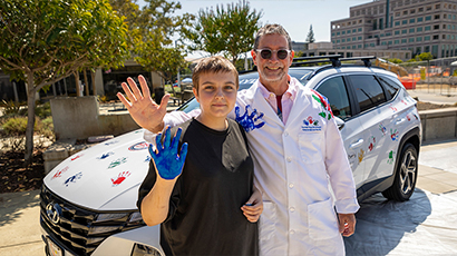 Handprints on Hyundai bring Hope on Wheels